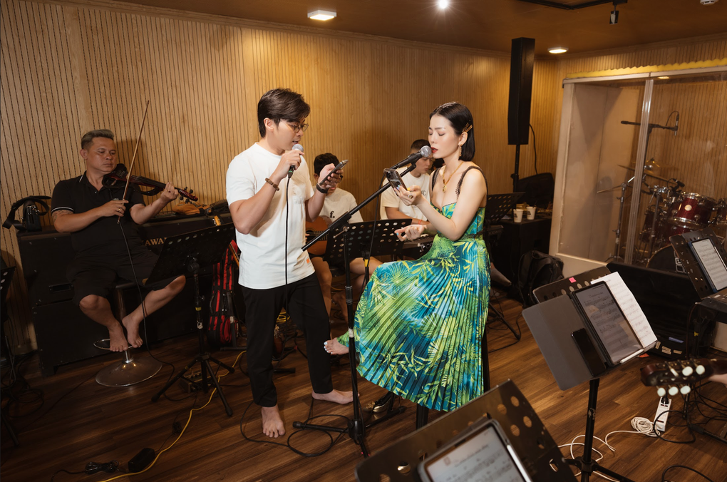 Lệ Quyên gợi cảm luyện hát cùng các người tình sân khấu - 4 Lệ Quyên gợi cảm luyện hát cùng các người tình sân khấu - 4