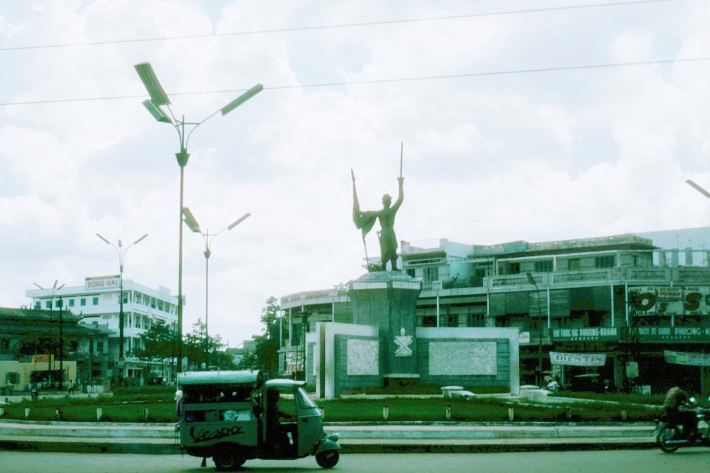 Tìm nơi an vị tượng vua Lê Lợi "ở ẩn" hơn một thập kỷ tại TPHCM