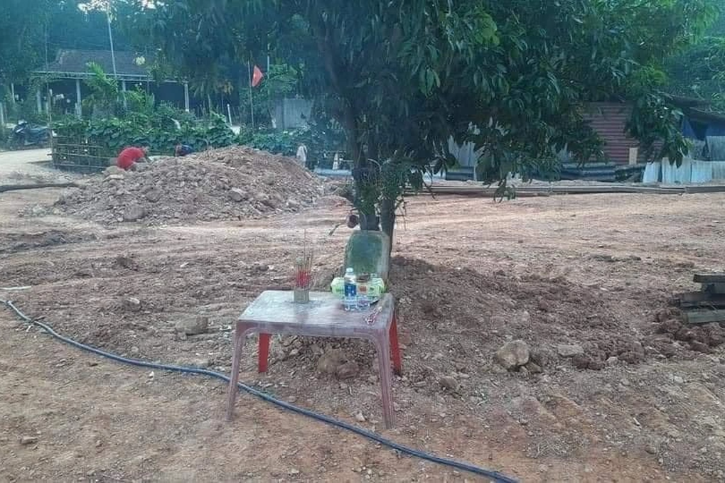 Đổ đất làm sân bất ngờ phát hiện hài cốt liệt sỹ - 1