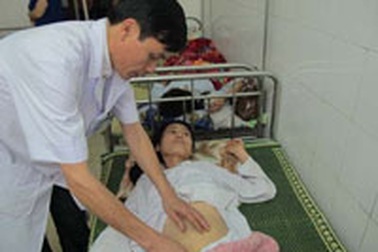 Nhiều y bác sỹ hiến máu cứu một sản phụ nguy kịch giữa đêm khuya 