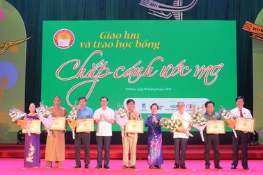 Trao học bổng “Chắp cánh ước mơ” năm 2019 tổng trị giá gần 3 tỷ đồng