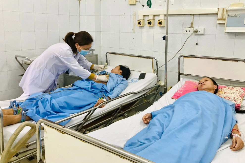 Còn 10 bệnh nhân bị phản ứng sau tiêm vaccine phòng Covid-19 đang điều trị - 2 Còn 10 bệnh nhân bị phản ứng sau tiêm vaccine phòng Covid-19 đang điều trị - 2