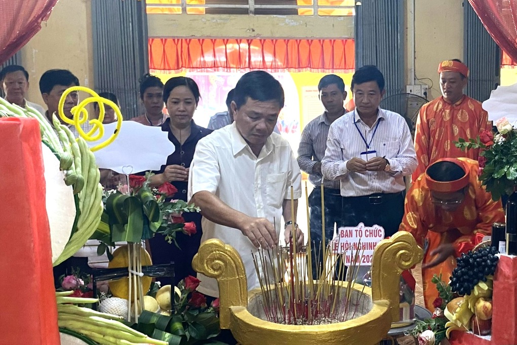 Lễ hội Nghinh Ông Nam Hải cầu biển lặng gió hòa, bội thu tôm cá - 1 Lễ hội Nghinh Ông Nam Hải cầu biển lặng gió hòa, bội thu tôm cá - 1