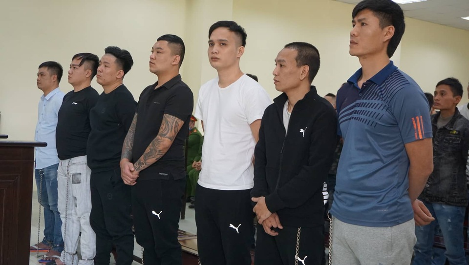 21 bị cáo trong băng nhóm tín dụng đen Nam Long lĩnh 99 năm tù - 1 21 bị cáo trong băng nhóm tín dụng đen Nam Long lĩnh 99 năm tù - 1