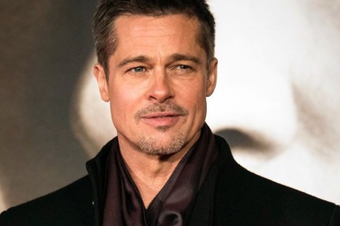 Brad Pitt bảo vệ bạn gái khi yêu như thế nào?