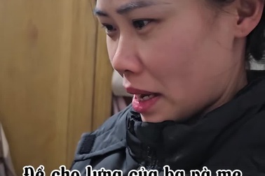 Nửa đêm đi làm về thấy mẩu giấy con gái để ở giường, bố mẹ vừa đọc vừa khóc