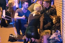 Nhân chứng vụ nổ tại Anh: Thi thể nằm la liệt trên sàn