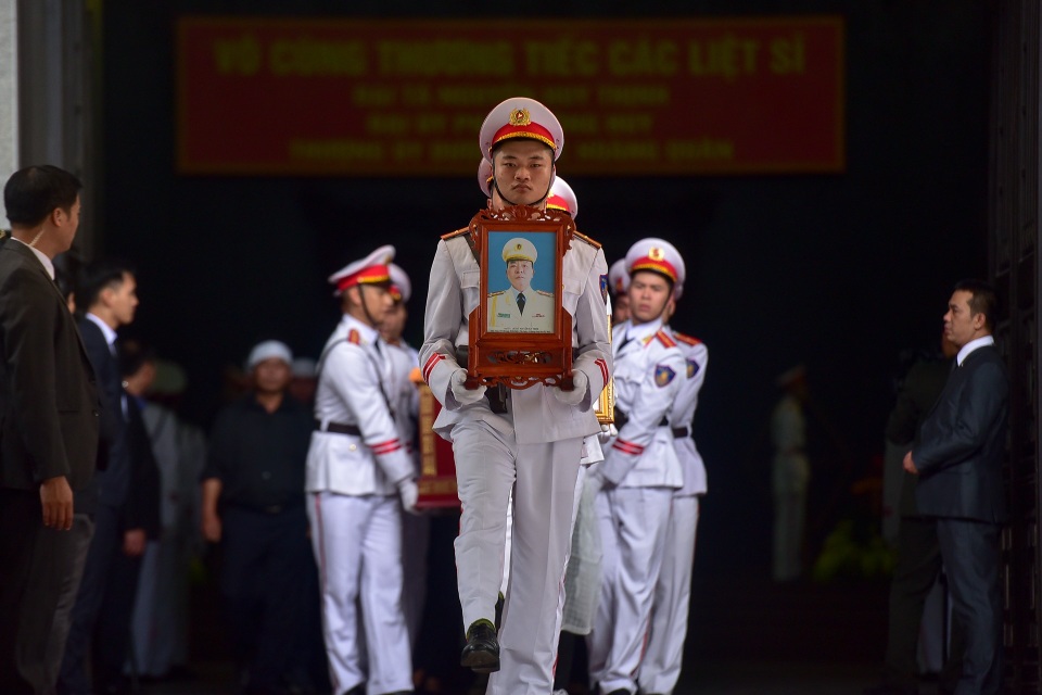 Thủ tướng viếng 3 liệt sĩ hy sinh ở Đồng Tâm - 8 Thủ tướng viếng 3 liệt sĩ hy sinh ở Đồng Tâm - 8