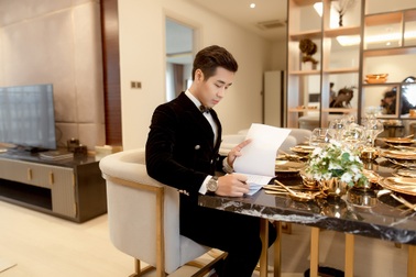 MC Nguyên Khang được lưu trú trong khách sạn dát vàng ở Đà Nẵng