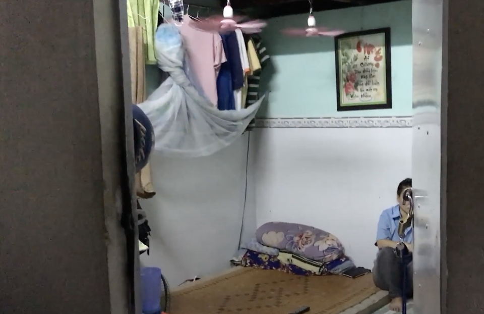 TPHCM: Liên tục bị giảm lương, công nhân hết tiền gửi về quê nuôi con - 1 TPHCM: Liên tục bị giảm lương, công nhân hết tiền gửi về quê nuôi con - 1