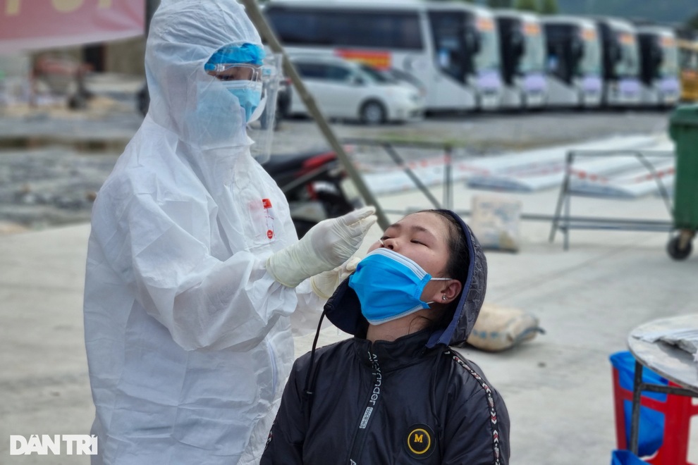 Người dân đi xe máy hồi hương qua Đà Nẵng được chở về Hà Nội - 3 Người dân đi xe máy hồi hương qua Đà Nẵng được chở về Hà Nội - 3