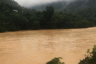 Cuộc sống ở nơi cứ mùa mưa là đi ở nhờ