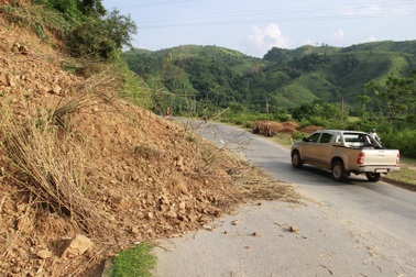 Hàng chục điểm sạt lở trên quốc lộ "chờ" gây tai nạn