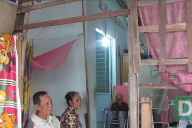 Khuôn mặt biến dạng của cụ Nhịn trông rất đáng thương