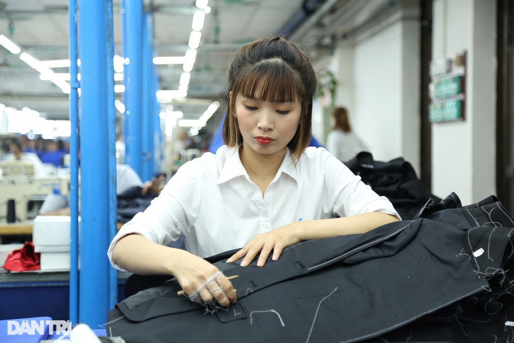 Qua một năm bị giảm lương, công nhân may hứa được tăng bù trong 2024 - 3 Qua một năm bị giảm lương, công nhân may hứa được tăng bù trong 2024 - 3
