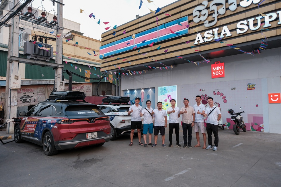 Hành trình phượt 6 nước bằng ô tô điện VinFast và những chuyện chưa kể - 1