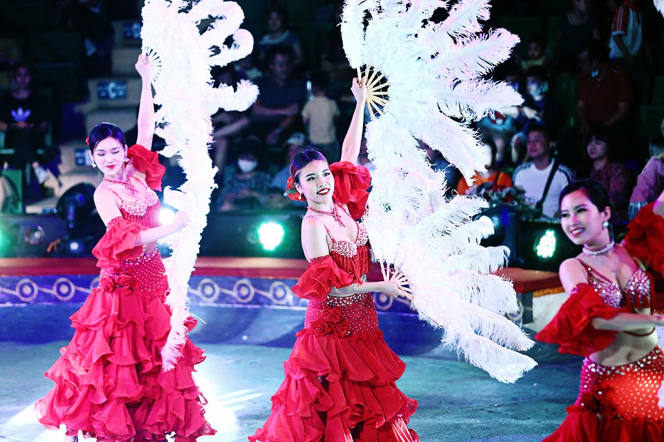 Mãn nhãn câu chuyện hồ ly 9 đuôi được kể qua vũ khúc lắc vòng - 9