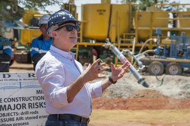 Bỏ 1 USD ra mua đất, chủ nhân tìm thấy "mỏ vàng" trị giá trăm tỷ USD