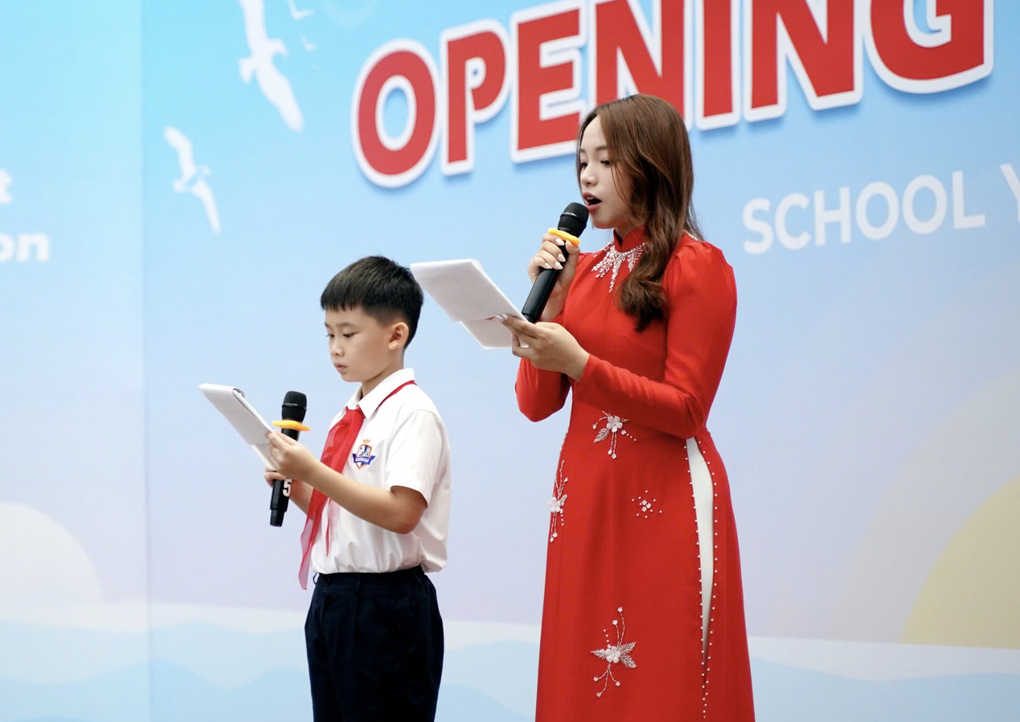 Khi học sinh tiểu học tự tổ chức khai giảng năm học mới - 2 Khi học sinh tiểu học tự tổ chức khai giảng năm học mới - 2