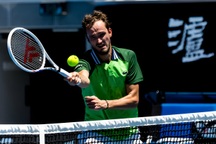 Danii Medvedev phàn nàn thời tiết nóng ở Melbourne