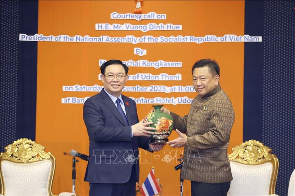 Chủ tịch Quốc hội Vương Đình Huệ tiếp Tỉnh trưởng tỉnh Udon Thani - 3 Chủ tịch Quốc hội Vương Đình Huệ tiếp Tỉnh trưởng tỉnh Udon Thani - 3