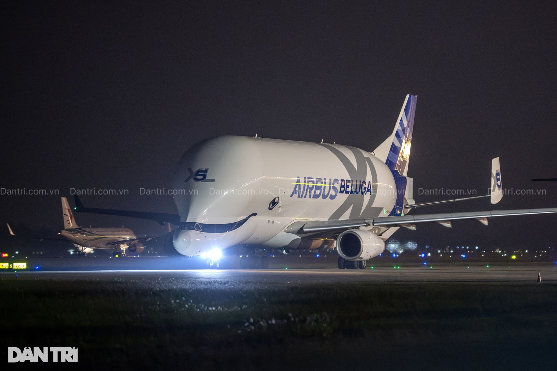 Siêu máy bay vận tải Airbus Beluga XL cá voi trắng lần đầu đến Việt Nam - 7 Siêu máy bay vận tải Airbus Beluga XL cá voi trắng lần đầu đến Việt Nam - 7