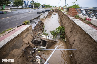 500m bờ kè miền Tây sạt lở xuống sông Tiền