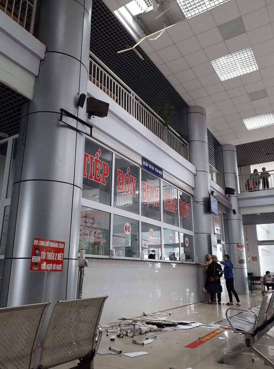 Vụ sập một phần trần bệnh viện nghìn tỷ: Tạm dừng thi công - 1 Vụ sập một phần trần bệnh viện nghìn tỷ: Tạm dừng thi công - 1