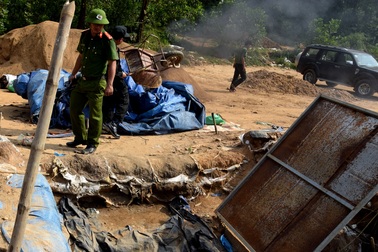 Truy quét “vàng tặc” ở mỏ vàng Bồng Miêu