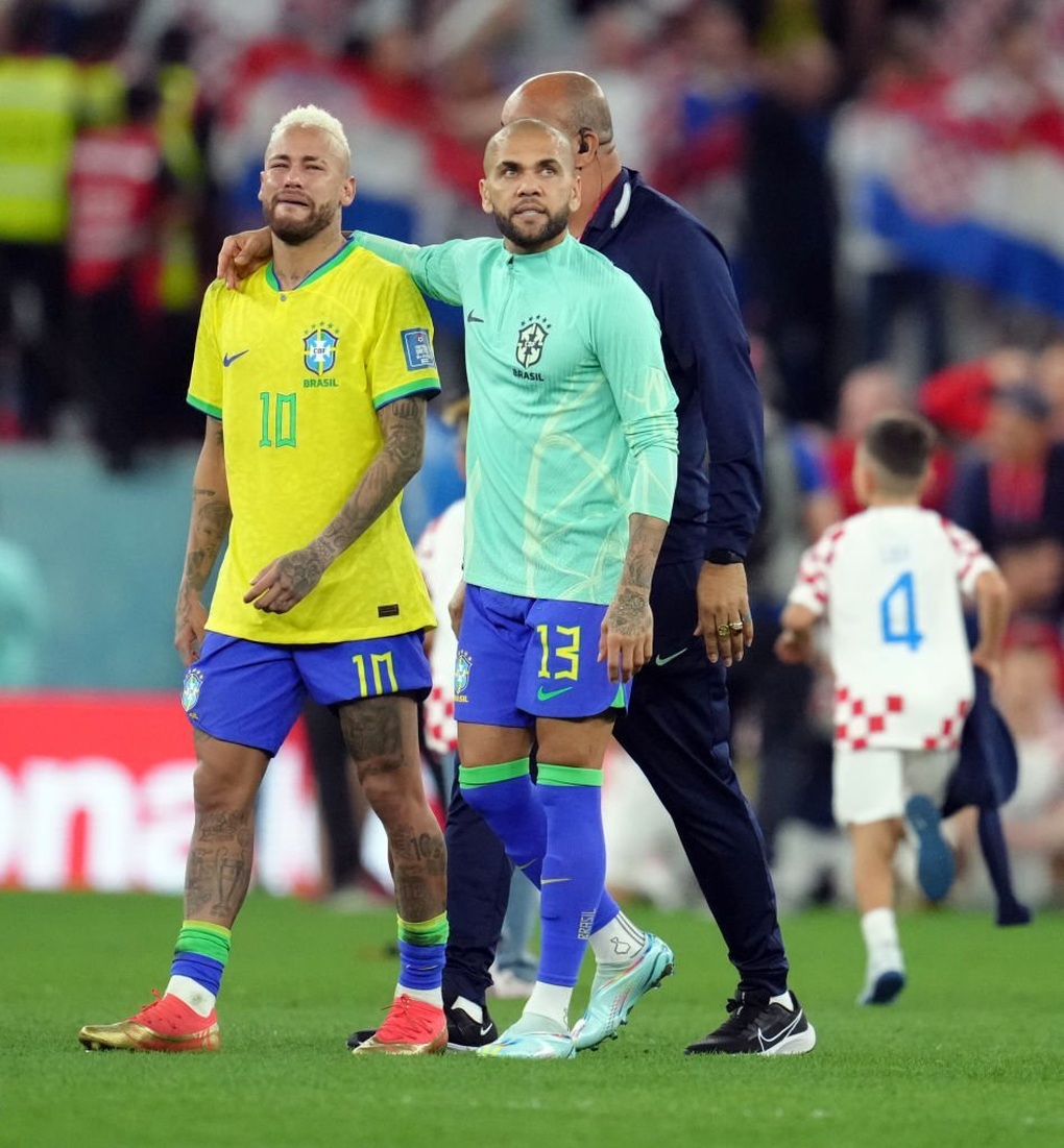 Neymar bật khóc sau khi Brazil bị loại đầy cay đắng - 5 Neymar bật khóc sau khi Brazil bị loại đầy cay đắng - 5