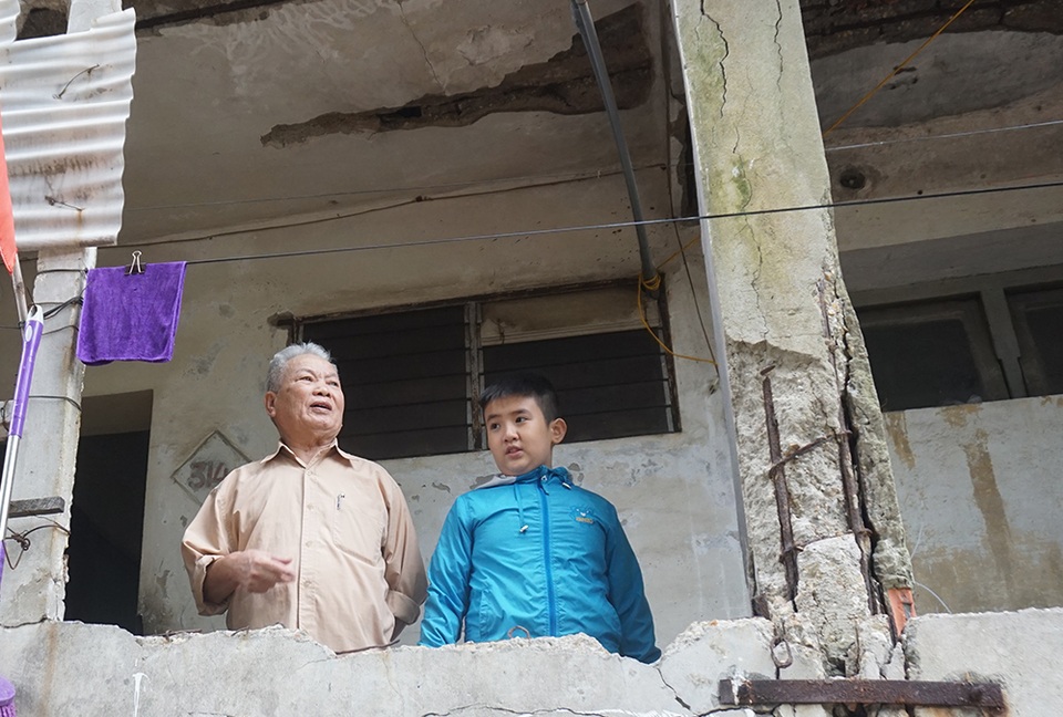 Vận động người dân ra khỏi chung cư nguy hiểm: Khó hơn lên trời! - 4 Vận động người dân ra khỏi chung cư nguy hiểm: Khó hơn lên trời! - 4
