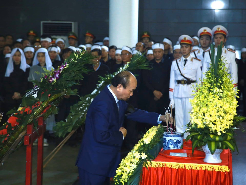 Thủ tướng viếng 3 liệt sĩ hy sinh ở Đồng Tâm - 17 Thủ tướng viếng 3 liệt sĩ hy sinh ở Đồng Tâm - 17