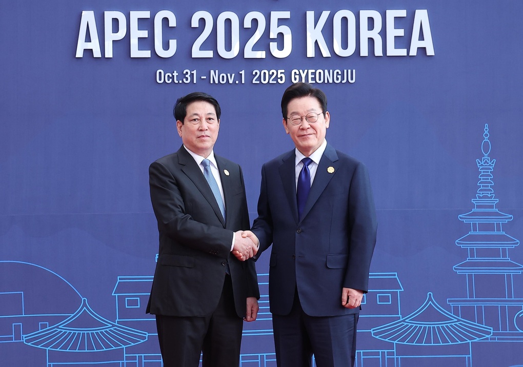 Președintele Luong Cuong participă la prima sesiune a Reuniunii Liderilor APEC - 1 Chủ tịch nước Lương Cường dự phiên thứ nhất Hội nghị các nhà lãnh đạo APEC - 1