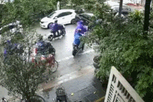 Nhầm chân ga, nữ tài xế gây nên tình huống hỗn loạn kinh hoàng