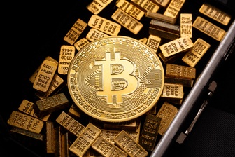 Bitcoin thủng đáy 90.000 USD: Khi "vàng số" thất thủ trước vàng thật
