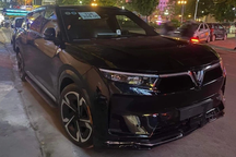 VinFast VF 9 lăn bánh trên phố với chi tiết đáng chú ý, có thể sắp giao xe