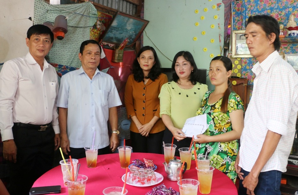 Nhà quá nghèo, gia đình học sinh đuối nước sẽ được tặng một căn nhà - 2 Nhà quá nghèo, gia đình học sinh đuối nước sẽ được tặng một căn nhà - 2