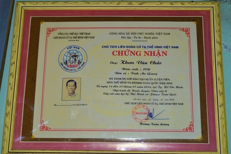U90 cưỡi mô tô đi phượt, gánh tạ 80 kg trai 20 cũng không theo kịp - 5 U90 cưỡi mô tô đi phượt, gánh tạ 80 kg trai 20 cũng không theo kịp - 5