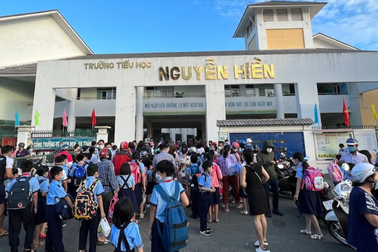Hàng loạt trẻ cùng trường ở TPHCM đau bụng, phòng y tế và công an vào cuộc