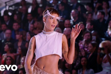 Halsey trình diễn bản hit Without Me