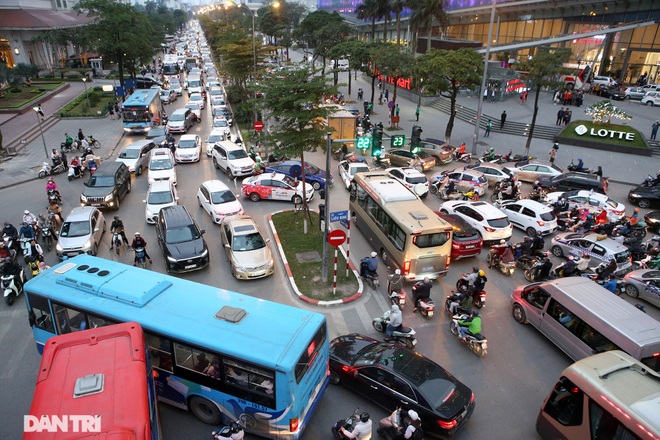 So sánh giao thông ở Hà Nội đông - vắng khác biệt khi giãn cách xã hội - 7 So sánh giao thông ở Hà Nội đông - vắng khác biệt khi giãn cách xã hội - 7