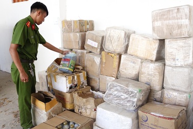 Phát hiện điểm tập kết số lượng lớn thuốc bảo vệ thực vật nhập lậu