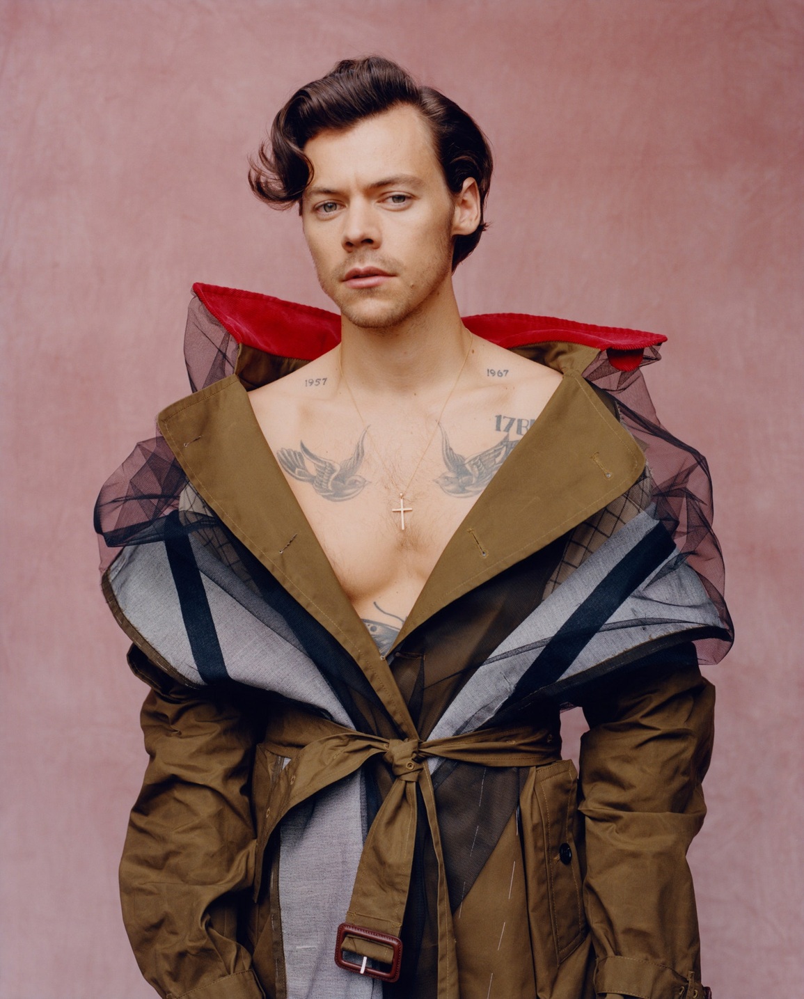 Ca sĩ Harry Styles ngồi trên giường... dạo quanh phố phường - 7 Ca sĩ Harry Styles ngồi trên giường... dạo quanh phố phường - 7