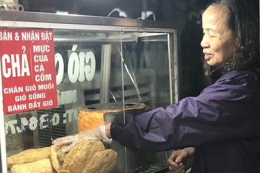 Giá thịt lợn tăng vọt kéo theo giò, chả lên mức giá cao chưa từng có