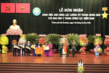Trao tặng danh hiệu Anh hùng Lực lượng Vũ trang cho Ban Dân Y