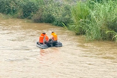 Tìm kiếm nữ sinh rơi xuống sông mất tích ở Lâm Đồng