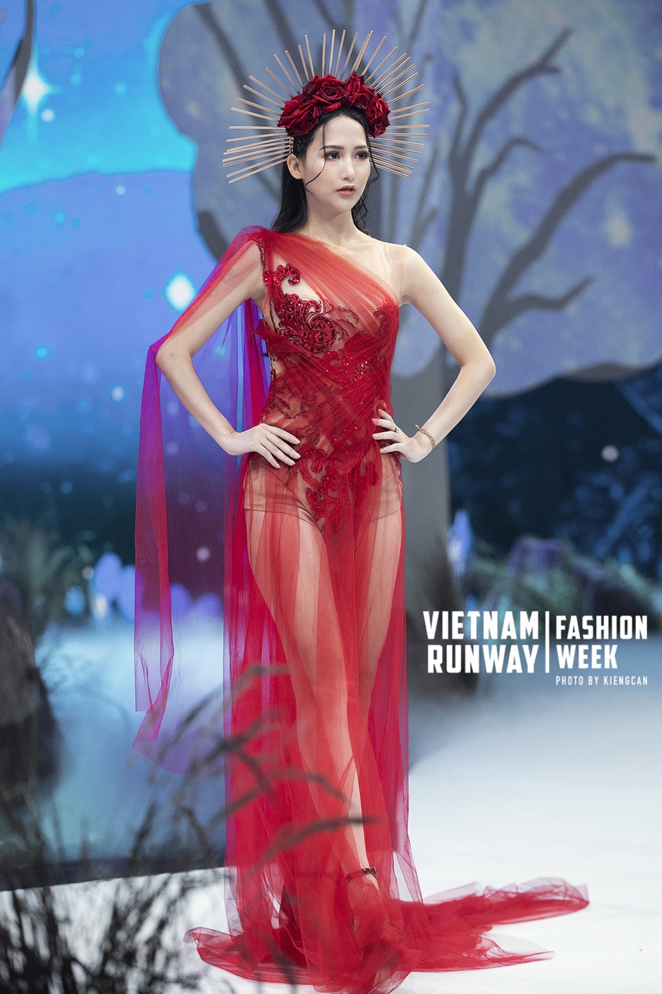 Người mẫu trẻ Thu Hà cuốn hút trên sàn catwalk - 4 Người mẫu trẻ Thu Hà cuốn hút trên sàn catwalk - 4