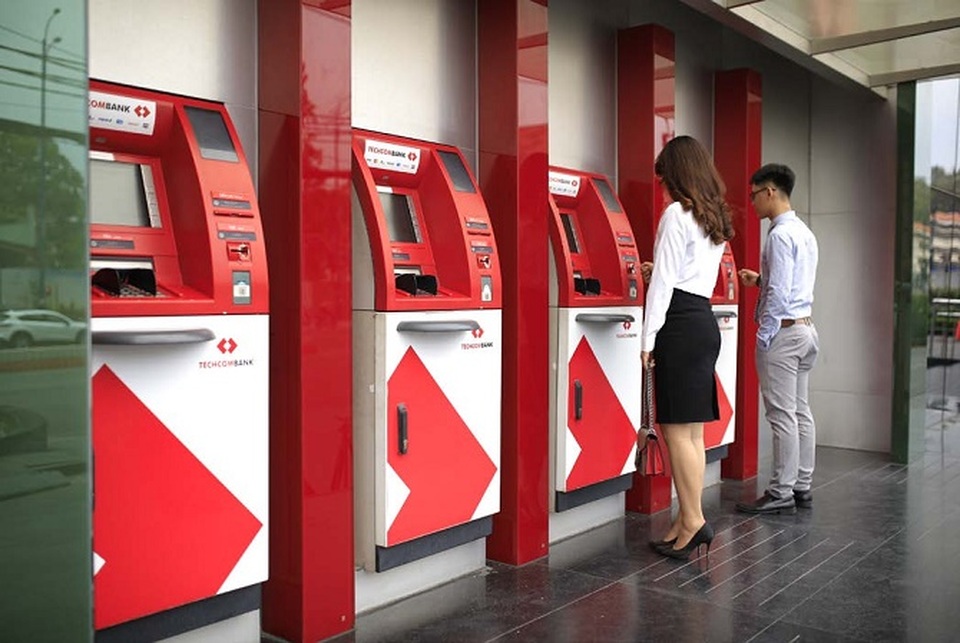 Techcombank liên tục dẫn đầu thị trường về mảng chuyển tiền qua kênh điện tử và thanh toán thẻ nội địa - 2 Techcombank liên tục dẫn đầu thị trường về mảng chuyển tiền qua kênh điện tử và thanh toán thẻ nội địa - 2