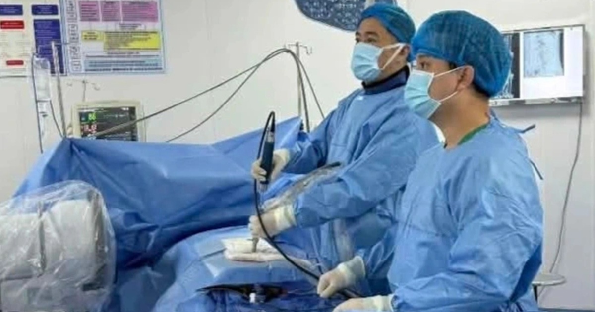 Trẻ lớp 8 đã thoát vị đĩa đệm vì thói quen ngồi sai tư thế