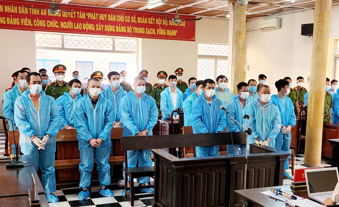 Trùm trường gà vùng biên giới cùng 42 con bạc bị tuyên án - 1 Trùm trường gà vùng biên giới cùng 42 con bạc bị tuyên án - 1